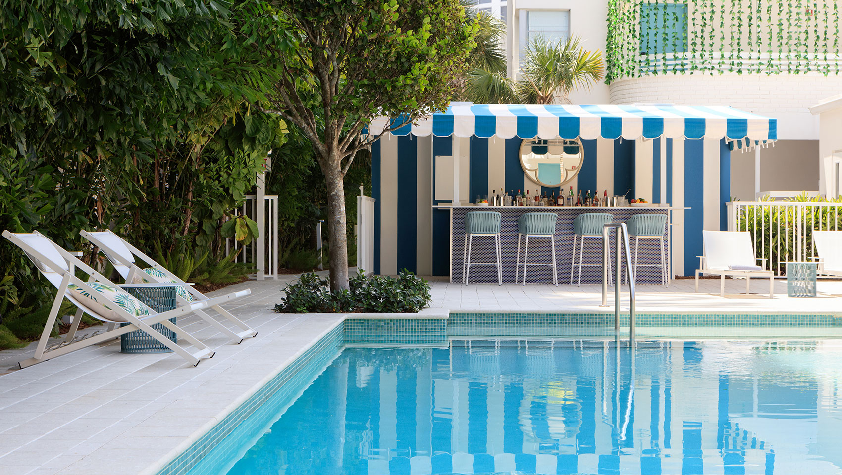 pool with good bar restaurant